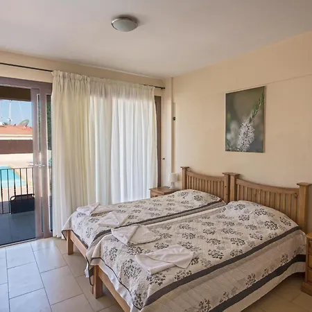 Apartment Geraeumige Mit Gemeinschaftspool