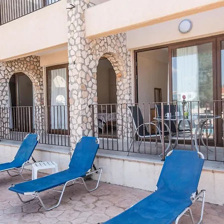 Geraeumige Mit Gemeinschaftspool * Agia Napa