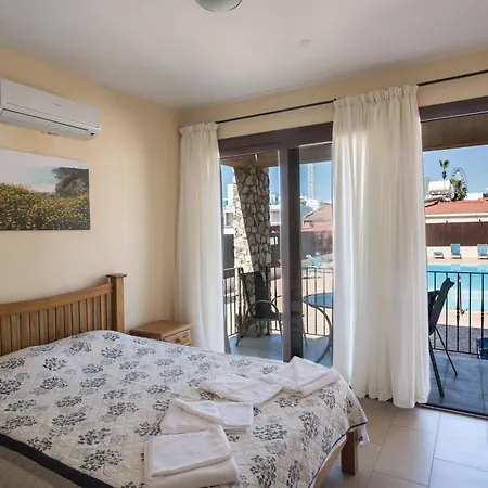 Geraeumige Mit Gemeinschaftspool Appartement Agia Napa